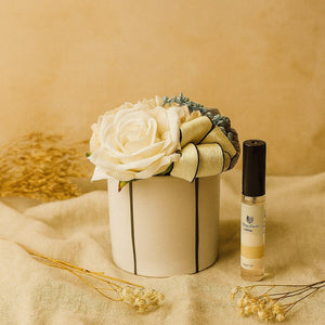 علبة زهور عطرية فاخرة مع بخاخ عطر من FINMANLIFE– تصميم أنيق ولمسة عطر تدوم