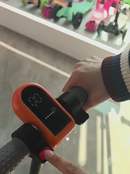 سكوتر قابل للطي في الهواء الطلق مع أضواء ملونة