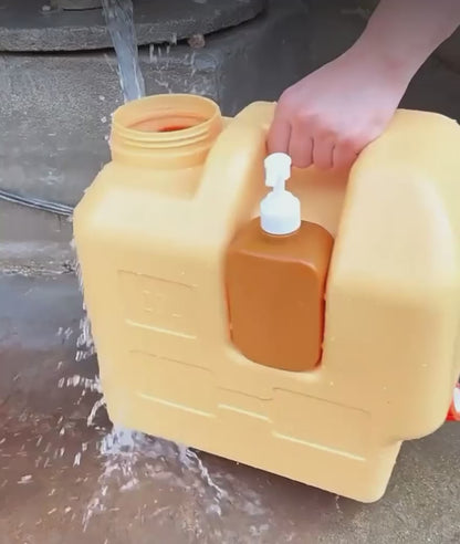 جركل ماء بحنفية وعلبة صابون